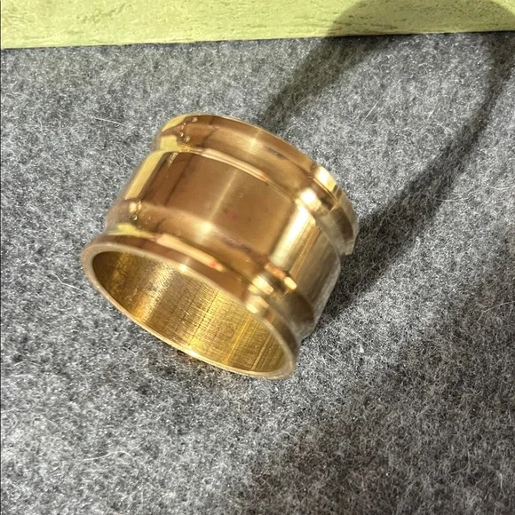 Vintage Brass Napkin Rings Set in Box - Picture 3 of 4